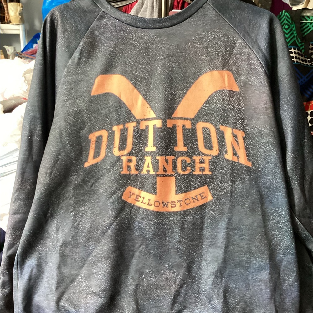 Yellowstone Dutton Ranch Gray Shirt/Sweatshirt Long Sleeve Women’s Medium